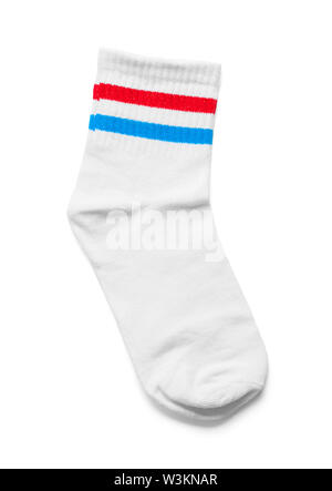 Singolo calzino bianco con il rosso e il blu Stripe isolato su bianco. Foto Stock