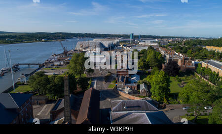 Chatham Historic Dockyard nel Kent, Regno Unito, visto dall'aria sopra gli edifici di Rope Walk Foto Stock