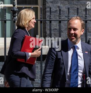 Frequentando il settimanale U.K. Riunione del Consiglio dei ministri del governo di Downing Street. La penultima riunione dei Ministri per l'amministrazione di maggio. Foto Stock