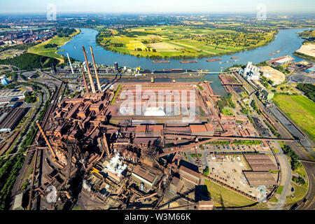 Fotografia aerea della ThyssenKrupp acciaierie e Schwelgern cokeria Schwelgern in Marxloh am Rhein a Duisburg nella regione della Ruhr in federa Foto Stock