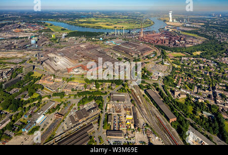 Fotografia aerea della ThyssenKrupp acciaierie e Schwelgern cokeria Schwelgern in Marxloh am Rhein a Duisburg nella regione della Ruhr in federa Foto Stock