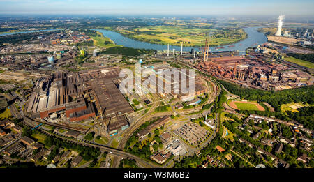 Fotografia aerea della ThyssenKrupp acciaierie e Schwelgern cokeria Schwelgern in Marxloh am Rhein a Duisburg nella regione della Ruhr in federa Foto Stock