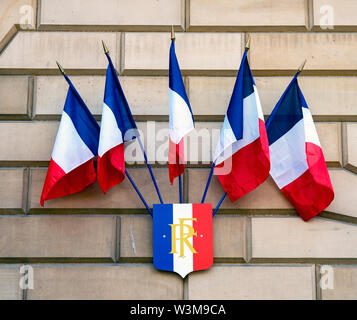 Bandierine sul muro del Consolato Generale di Francia a Edimburgo, Scozia. Foto Stock