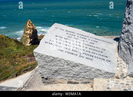 Pointe du Hoc Memoriale di guerra. Il D-Day, la United States Army Ranger Assault gruppo attaccato e catturato Pointe du Hoc dopo la scalatura delle scogliere. Foto Stock