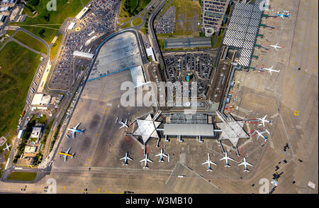 Edificio degli arrivi, Germania.., Europa, Eurowings, Eurowings aereo, vacanza aereo, aeroporto di Colonia / Bonn "Konrad Adenauer' (codice IATA: CGN) è il lar Foto Stock