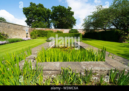 Esterno del giardino a Falkland Palace in Falkland, Fife, Scozia, Regno Unito Foto Stock