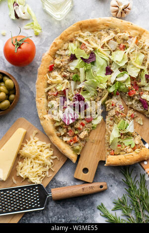 Pizza e rabboccato con cavolo Foto Stock