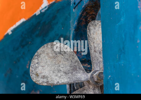 Close up dettaglio di un quattro lame fisherman elica per imbarcazioni nel porto di Zante Grecia Foto Stock