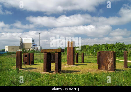 UK,South Yorkshire,Rotherham,Centenario natura Riverside Park,Acciaio & Henge Templeborough biomassa Power Station Foto Stock