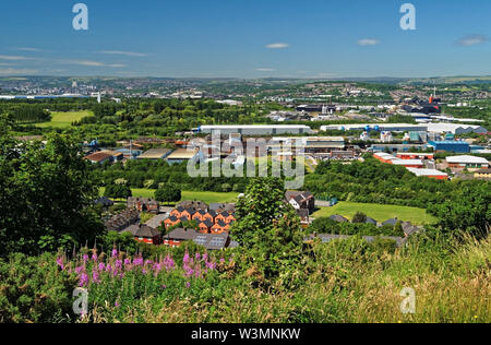 UK,South Yorkshire,Rotherham,vista dal castello di Boston la torretta verso Sheffield & il Peak District Foto Stock