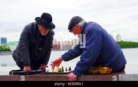 I giocatori di scacchi in Ekaterinburg, Russia Foto Stock