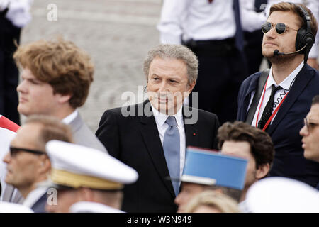 Parigi, Francia. 14 Luglio, 2019. Il francese il presentatore TV Michel Drucker durante il giorno della Bastiglia parata militare. Foto Stock