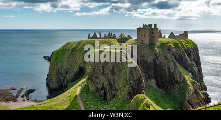 Castello di Dunnottar vicino a Stonehaven, Aberdeenshire, Scotland, Regno Unito Foto Stock