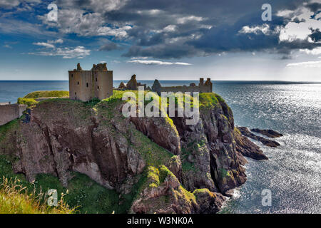 Castello di Dunnottar vicino a Stonehaven, Aberdeenshire, Scotland, Regno Unito Foto Stock