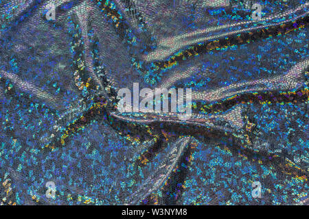 Blu scuro tessuto con pieghe e elementi olografica. Abstract sfondo geometrico o texture. Foto Stock