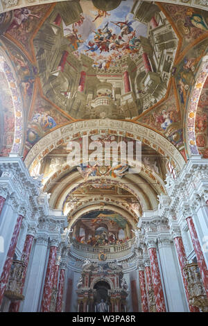 Mondovì, Italia - 18 agosto 2016: San Francesco Saverio la Chiesa conosciuta anche come chiesa della Missione interni con affreschi a Mondovì, Italia Foto Stock