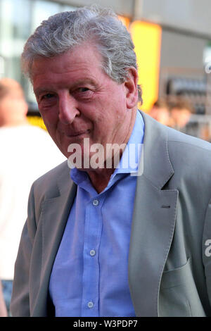 Londra, Regno Unito. 16 Luglio, 2019. Roy Hodgson manager di Crystal Palace si affaccia su come egli arriva per la pre-stagione amichevole, Barnet FC v Crystal Palace all'Alveare Stadium di Edgware, Londra martedi 16 luglio 2019 . Questa immagine può essere utilizzata solo per scopi editoriali. Solo uso editoriale, è richiesta una licenza per uso commerciale. Nessun uso in scommesse, giochi o un singolo giocatore/club/league pubblicazioni. pic da Tom Smeeth/Andrew Orchard fotografia sportiva/Alamy Live news Credito: Andrew Orchard fotografia sportiva/Alamy Live News Foto Stock