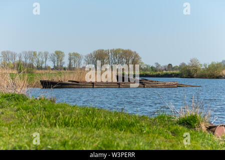 L'acqua trova sempre il suo modo attraverso la natura Foto Stock