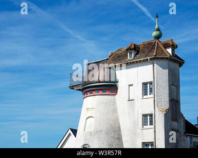 Fort convertito il mulino a vento di verde dalla spiaggia di Aldeburgh Suffolk in Inghilterra Foto Stock