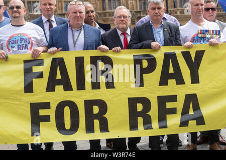 Londra 17 luglio 2019 una lobby parlamentare dalla rotaia marittimo e i lavoratori del settore dei trasporti europea a nome della Flotta Reale marittimi ausiliari oltre al di sotto dell'inflazione aumenti di stipendio. Credit Ian Davidson/Alamy Live News Foto Stock