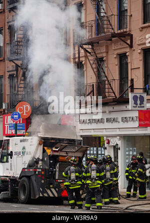 Spazzatrice sul fuoco a Park Slope Brooklyn NYC Foto Stock