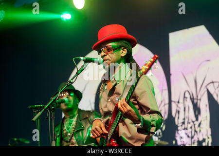 Tony Gad Robinson di Aswad eseguendo sulla fase 2, il giorno 2 del OnBlackheath Music Festival 2019 Foto Stock