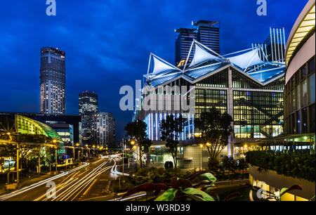 Singapore - Luglio 31, 2018: Suntec City, Raffles City e Piazza Marina e Suntec City di notte. Foto Stock