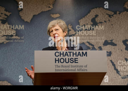 London / UK - Luglio 17, 2019: Primo Ministro britannico Theresa Maggio dà il suo ultimo importante discorso prima di salire verso il basso, a Chatham House a Londra Foto Stock