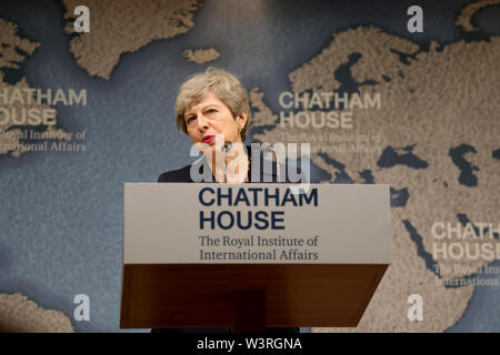 London / UK - Luglio 17, 2019: Primo Ministro britannico Theresa Maggio dà il suo ultimo importante discorso prima di salire verso il basso, a Chatham House a Londra Foto Stock