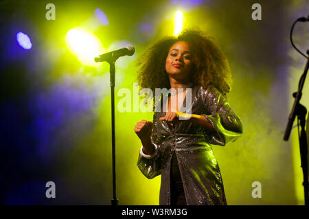 Angela Ricci di eseguire con il Brand New Heavies, il giorno 2, la fase 2 del OnBlackheath Music Festival 2019 Foto Stock