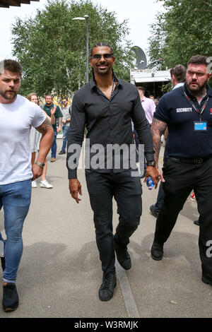 Londra, UK 17 Luglio 2019 - British ex pugile DAVID HAYE (C) è visto in moro di Londra, nei pressi del Municipio. Credito: Dinendra Haria/Alamy Live News Foto Stock