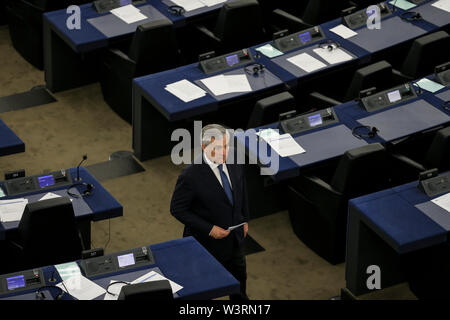 Antonio Tajani visto presso il Parlamento europeo a Strasburgo.Il tedesco il ministro della difesa, Ursula von der Leyen era strettamente eletto come presidente della Commissione europea il 16 luglio, dopo aver vinto più scettici ai legislatori. Il 60-anno-vecchio conservatore è stato nominato per diventare la prima donna a Bruxelles' top job il mese scorso dai leader del bloc i 28 Stati membri, il fastidio di molti deputati al Parlamento europeo. Foto Stock