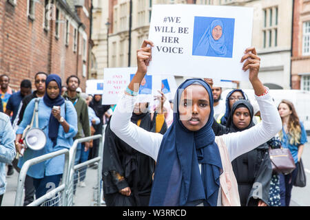 Londra, Regno Unito. 17 Luglio, 2019. NUS nero a studenti e Sostenitori marzo dal Dipartimento per l'istruzione a Piazza del Parlamento per sollecitare un'indagine completa la morte di rifugiati somali girl Shukri Abdi, di età compresa tra i 12 da Bury, morto nel fiume Irwell il 27 giugno. Credito: Mark Kerrison/Alamy Live News Foto Stock