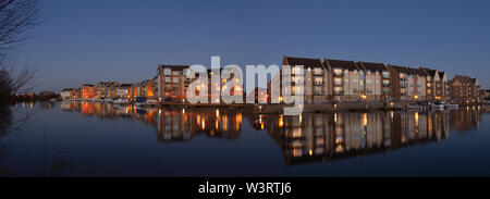 Eynesbury Marina Sviluppo di waterside case e appartamenti. Foto Stock