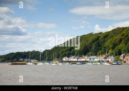 Case lungo il lungomare di Limekilns Fife Scozia Scotland Foto Stock