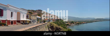 Molyvos lungomare Panorama Lesbo Grecia Foto Stock