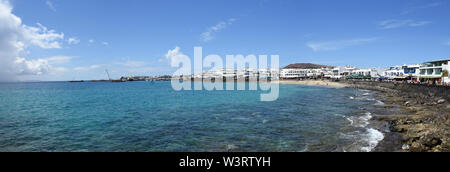 Panorama di Playa Blanca lungomare Lanzarote. Foto Stock