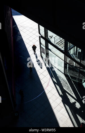 Parte della nuova ala futuristico progettato dall architetto Jean Nouvel presso il Centro de Arte Reina Sofia di Madrid, Spagna Foto Stock