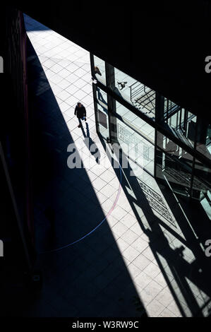 Parte della nuova ala futuristico progettato dall architetto Jean Nouvel presso il Centro de Arte Reina Sofia di Madrid, Spagna Foto Stock