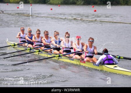 Henley-on-Thames, Regno Unito. 6 luglio 2019. Competizioni continuare il quarto giorno di Henley Royal Regatta. Credito: Uwe Deffner / Alamy Live News Foto Stock