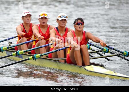 Henley-on-Thames, Regno Unito. 6 luglio 2019. Competizioni continuare il quarto giorno di Henley Royal Regatta. Credito: Uwe Deffner / Alamy Live News Foto Stock