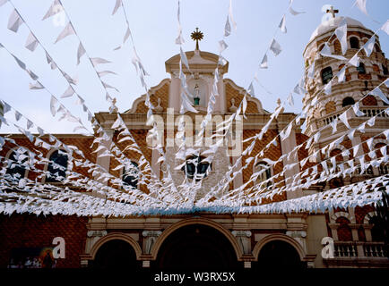 Chiesa di Santa Cruz Santuario arcidiocesano del Santissimo Sacramento nella Chinatown di Luzon Metro Manila nelle Filippine del Sud-est asiatico in Estremo Oriente Foto Stock