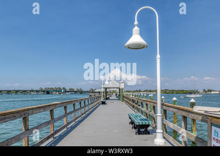 Historic Bradenton Beach pier su Anna Maria Island, Florida. Foto Stock