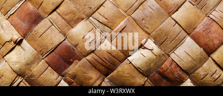 Gli sfondi e texture: tradizionale a mano dettagli di contenitore, wattled pattern di corteccia di betulla Foto Stock