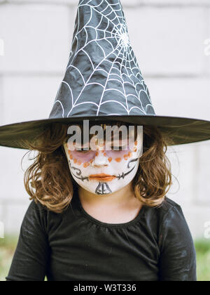 Ragazza vestita per Halloween Foto Stock
