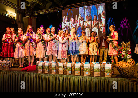 Cerimonia di incoronazione di Potato-Queen bavarese 2019 in Schrobenhausen, Germania Foto Stock
