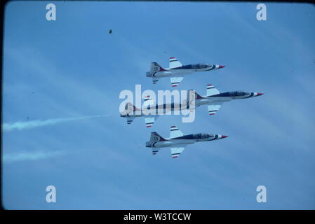 Il USAF Thunderbirds squadrone dimostrativo della Andrews AFB nel 1980. Perfettamente preparati e dettagliata, i piani di mostrare gli USA abilità di volo. Foto Stock