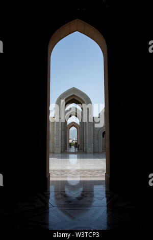 Oman, la città capitale di Moscato. Il sultano Qaboos Grande Moschea, La moschea principale nel Sultanato di Oman. Foto Stock