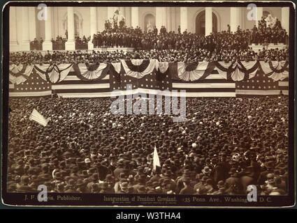 Inaugurazione del Presidente Cleveland, U.S. Presidente Grover Cleveland offrendo il suo discorso inaugurale alla folla, Portico est degli Stati Uniti Capitol, Washington DC, USA, fotografia di J.F. Jarvis, Marzo 4, 1885 Foto Stock