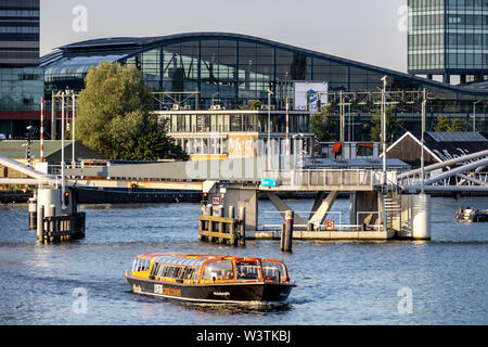 Amsterdam, Paesi Bassi, ponti, edifici sul Dijksgracht, battelli, Foto Stock